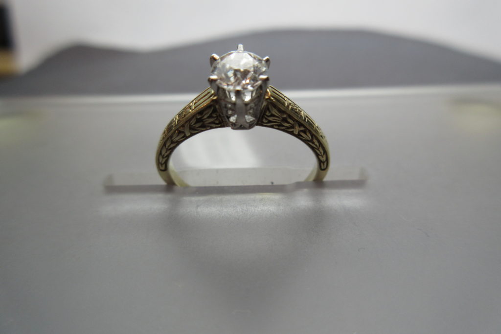 Vintage Engagement Rings Under $2000 4
